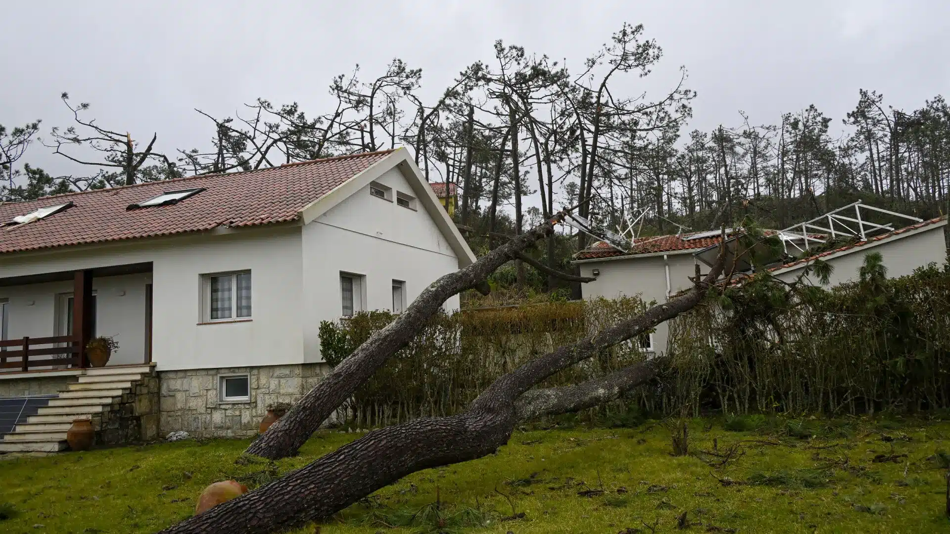 Un travailleur meurt électrocuté lors de réparations sur le réseau électrique à Leiria.