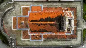 Une cinquantaine de musées et monuments endommagés dans 20 municipalités du pays.