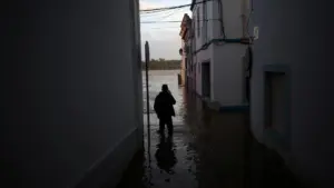 Une grande partie du continent seulement avec des avertissements d'agitation maritime.