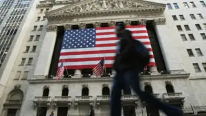 Wall Street clôture en légère baisse avec des données sur l'emploi.
