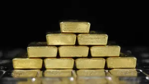 À la fin de la quatrième semaine de la guerre : Le prix de l'or baisse de 6 % et celui de l'argent de 9 %.