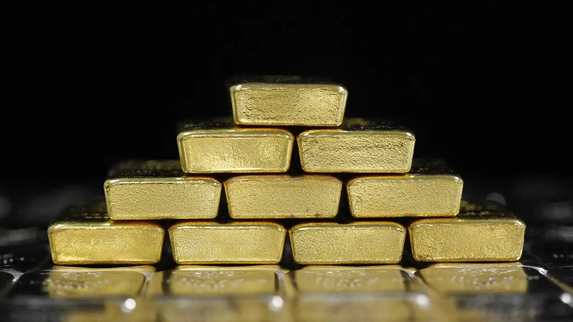 À la fin de la quatrième semaine de la guerre : Le prix de l'or baisse de 6 % et celui de l'argent de 9 %.