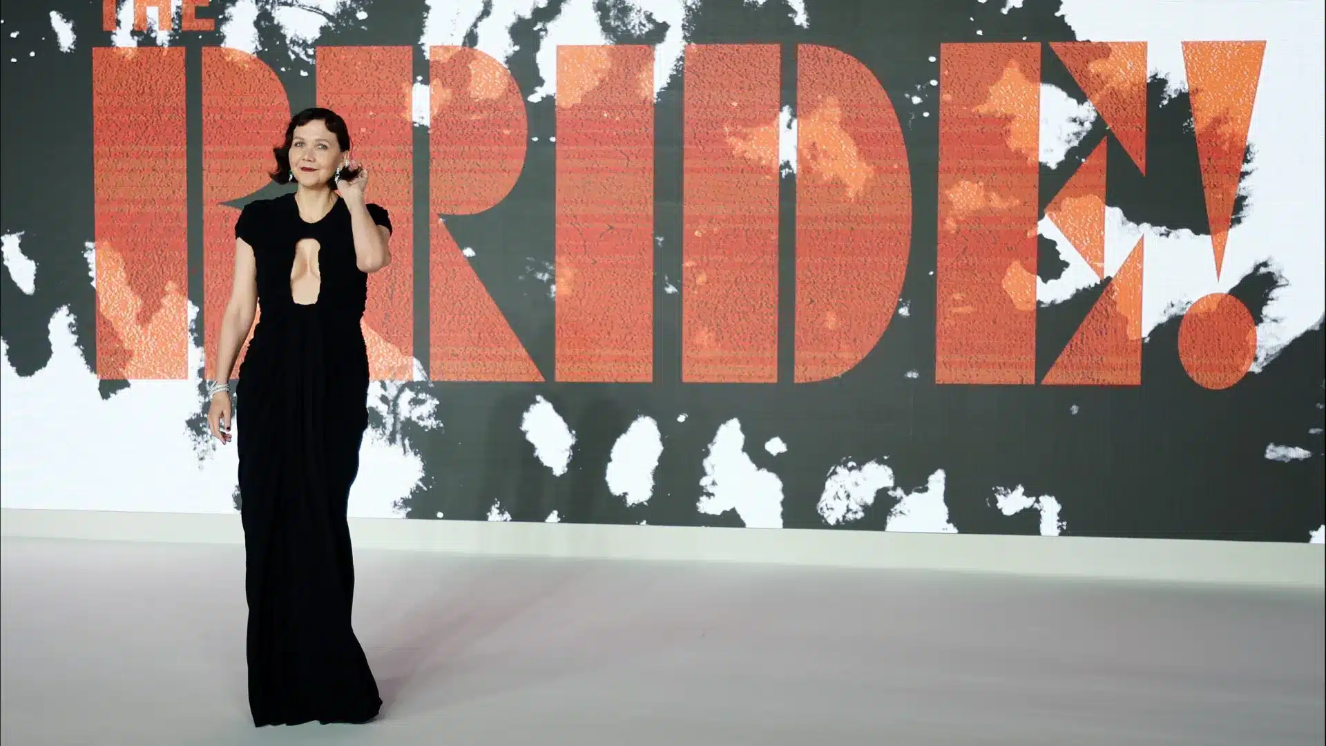 "A Noiva!" réimagine Frankenstein avec le punk féministe de Maggie Gyllenhaal.