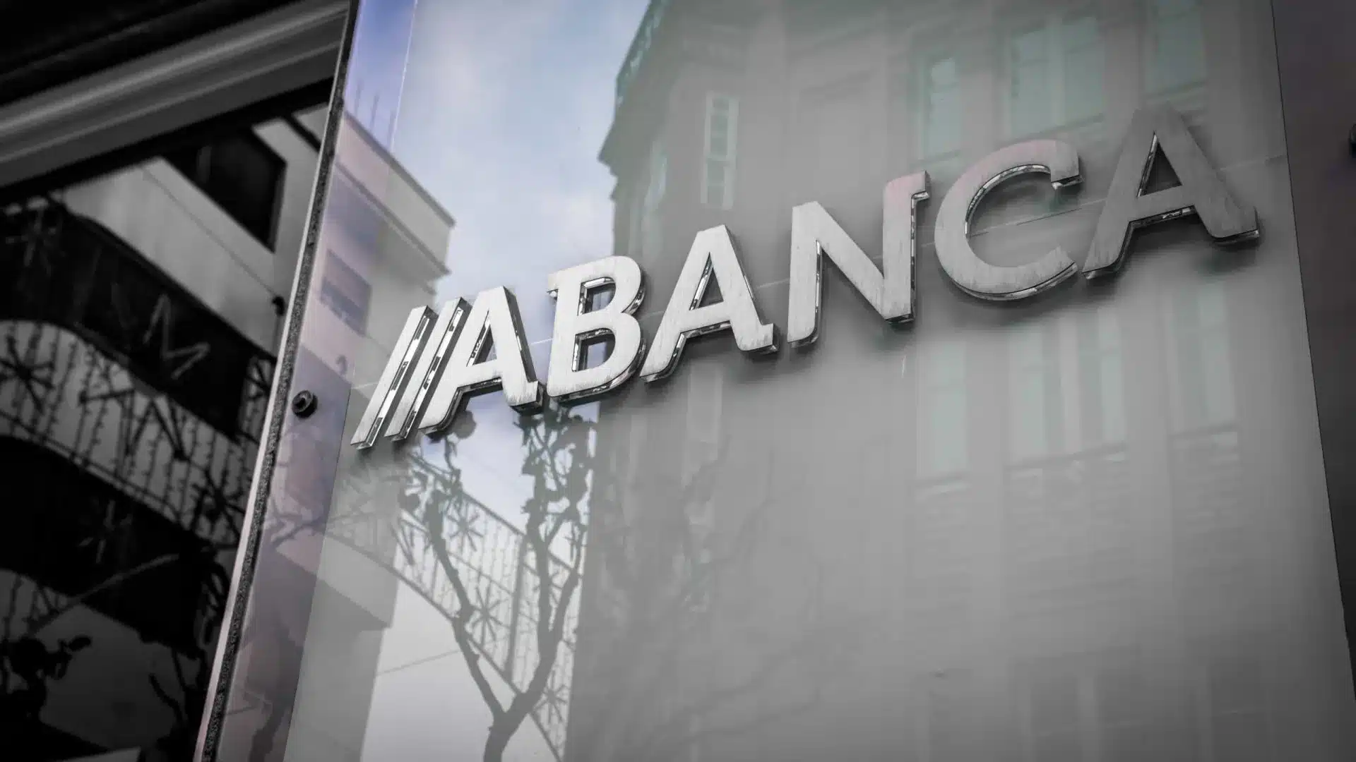 Abanca refuse d'avoir lésé des clients dans le prétendu 'cartel bancaire'.