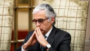 Aguiar-Branco souligne que Lobo Antunes "a révolutionné la littérature nationale".