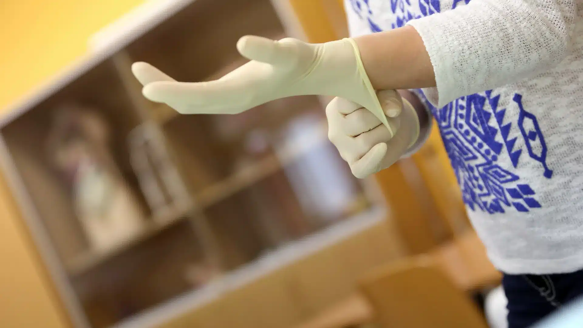 Aide à domicile. Les usagers avec moins de ressources ne reçoivent des soins qu'une heure par jour.