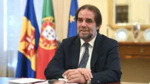 Albuquerque défend une "stratégie atlantique" pour l'investissement en défense.