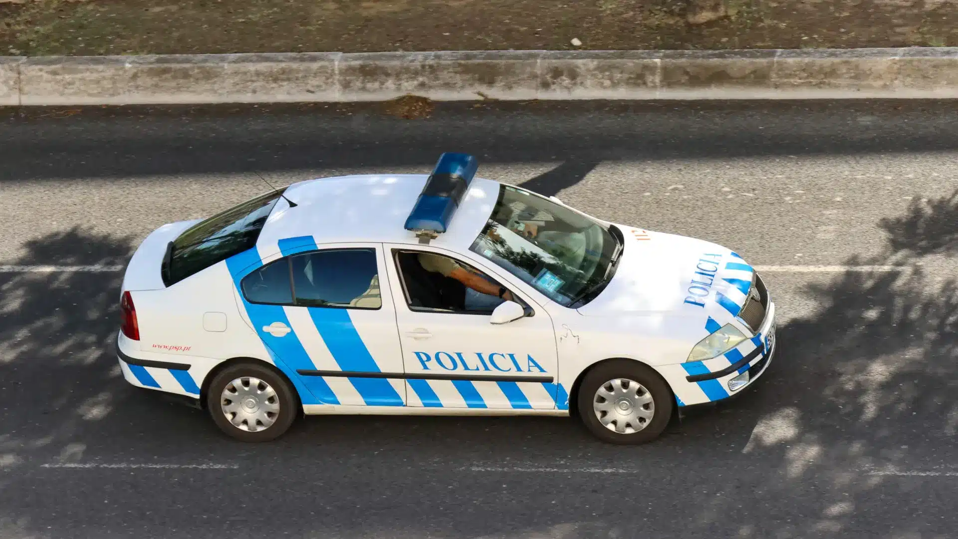 Arrêté à Lisbonne, suspecté de meurtre en France.