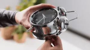 Attention ! Réglez vos montres : Avancez d'une heure cette nuit.