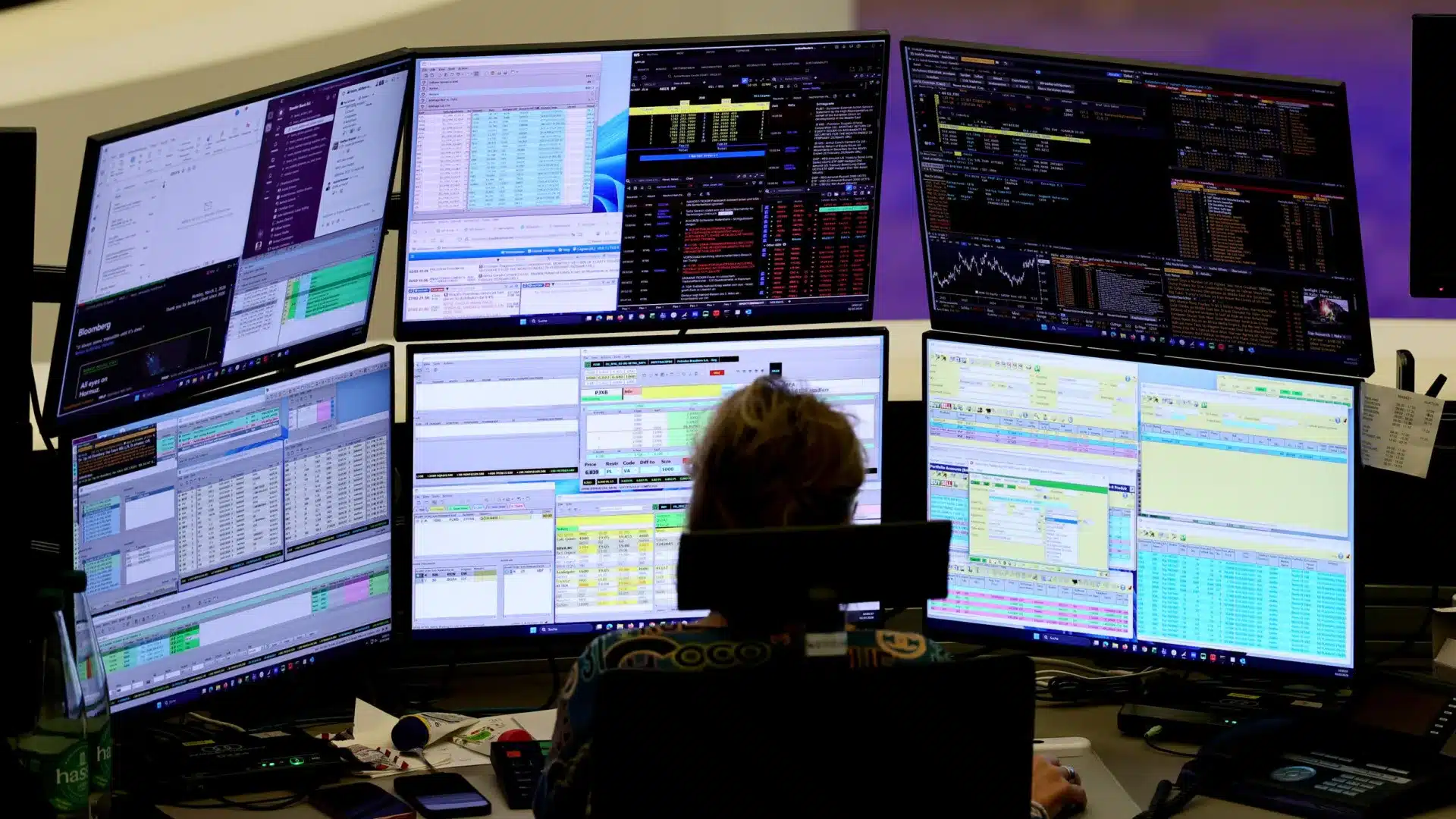 Au milieu de la session : Les bourses européennes réduisent les baisses (et l'énergie monte moins)