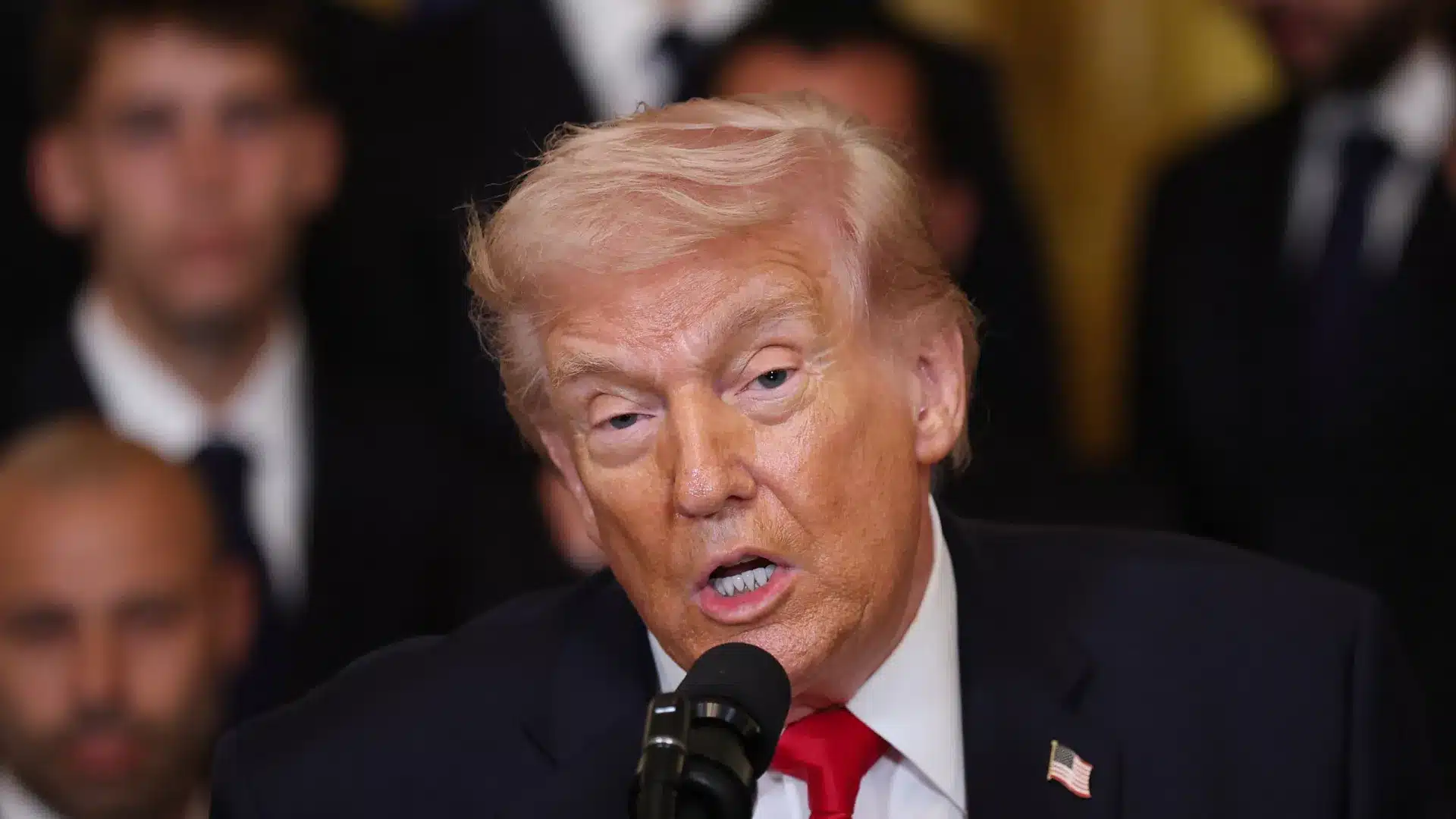 Augmentation du prix des carburants ? "Petit contretemps", dit Trump