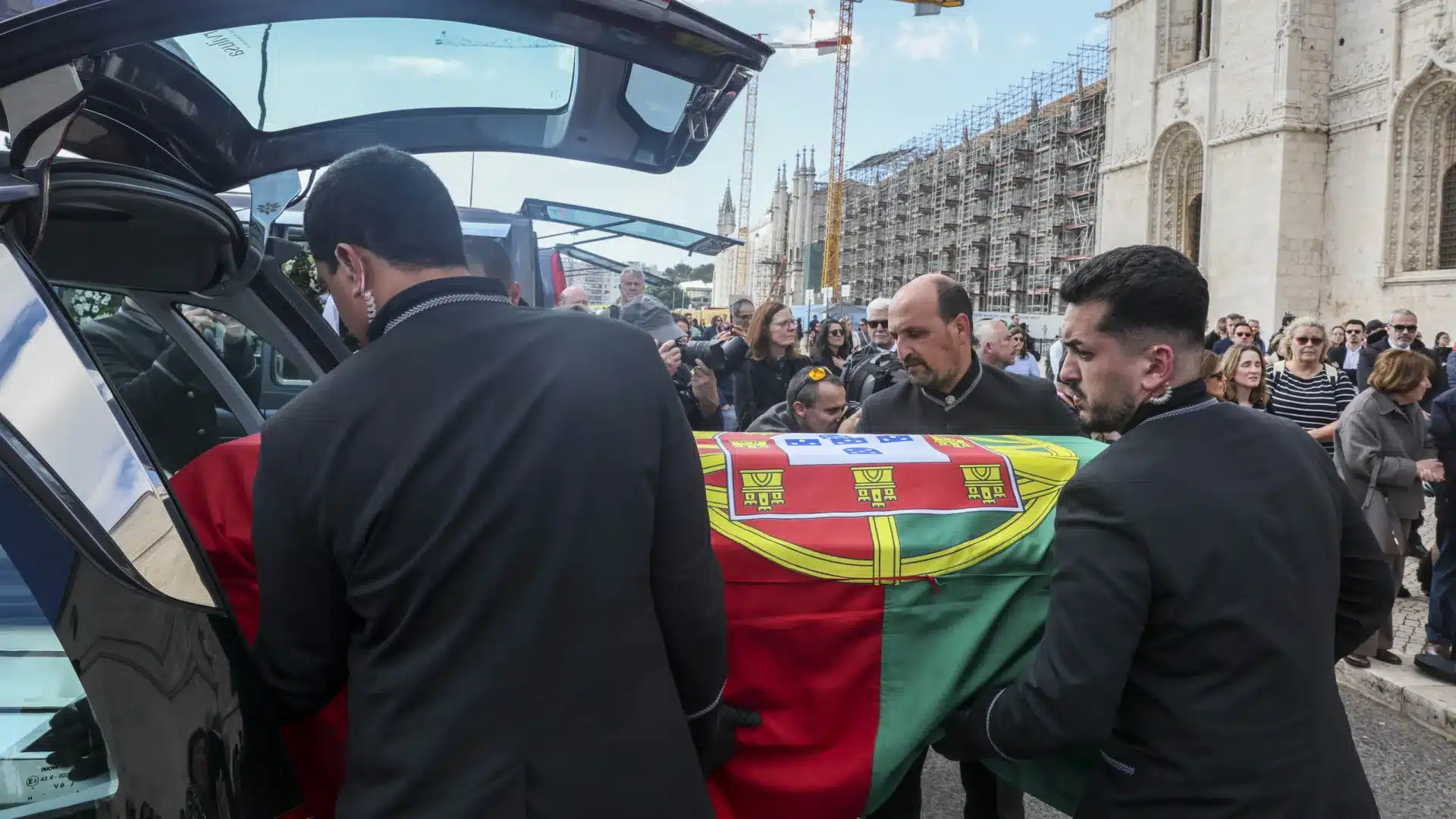 Avec des rires, des larmes et Benfica, ainsi fut l'adieu de Lobo Antunes