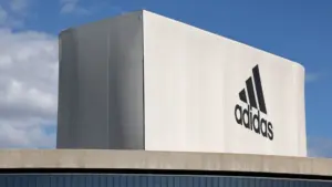 Avec plus de ventes, le bénéfice d'Adidas augmente de 75,4% en 2025 pour atteindre 1 340 millions.