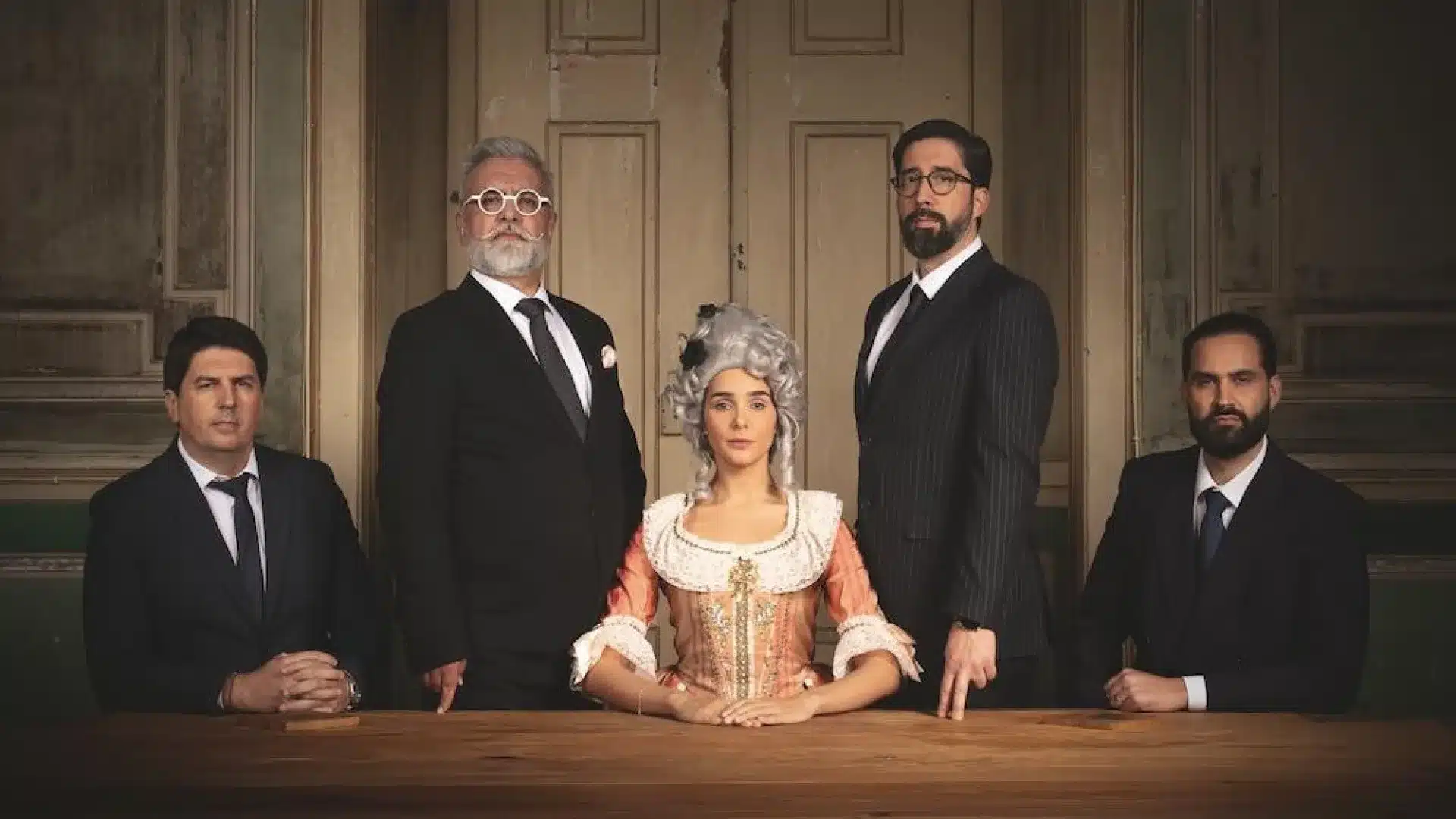 "Avons-nous vraiment évolué ou avons-nous simplement mis à jour la garde-robe du pouvoir ?"