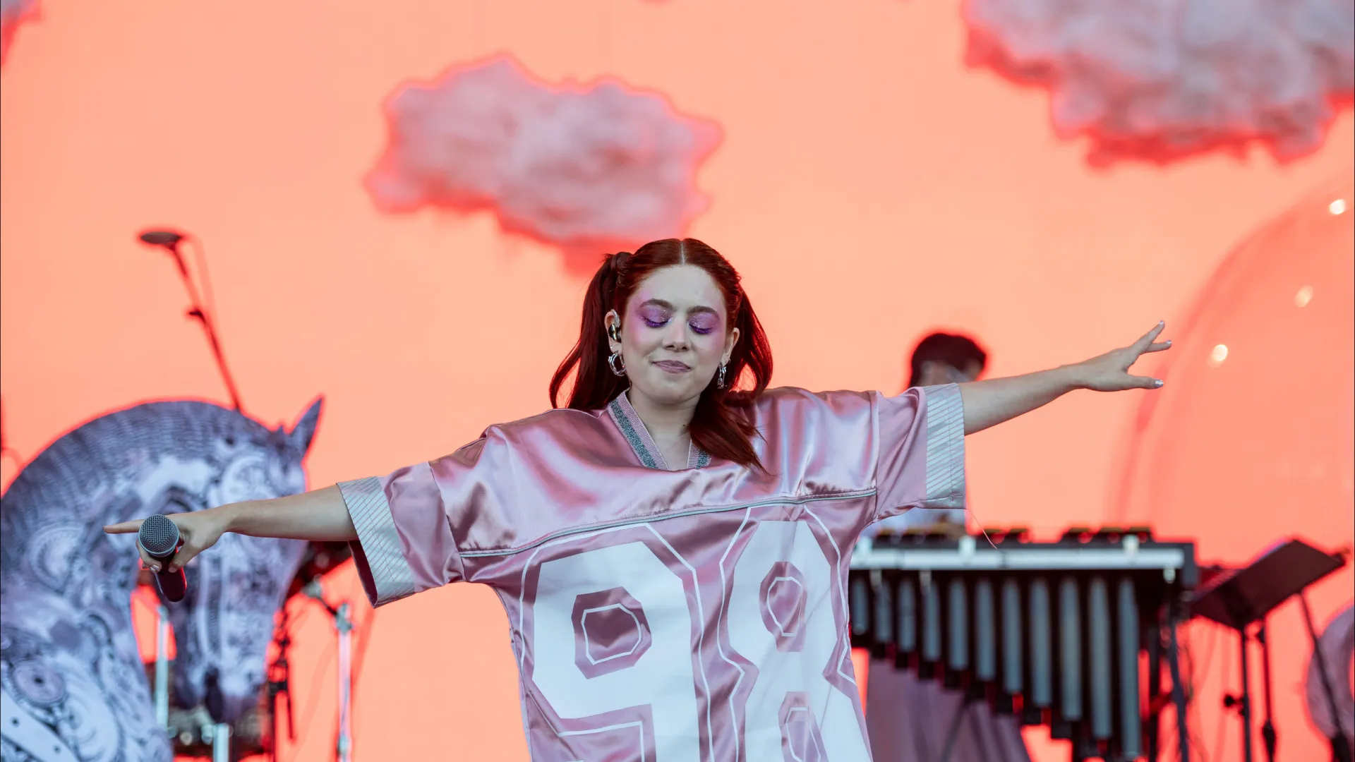 Bárbara Tinoco annonce une tournée avec théâtre et sextuor à cordes pour 2027.