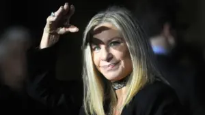 Barbra Streisand reçoit la Palme d'or pour l'ensemble de sa carrière au Festival de Cannes.