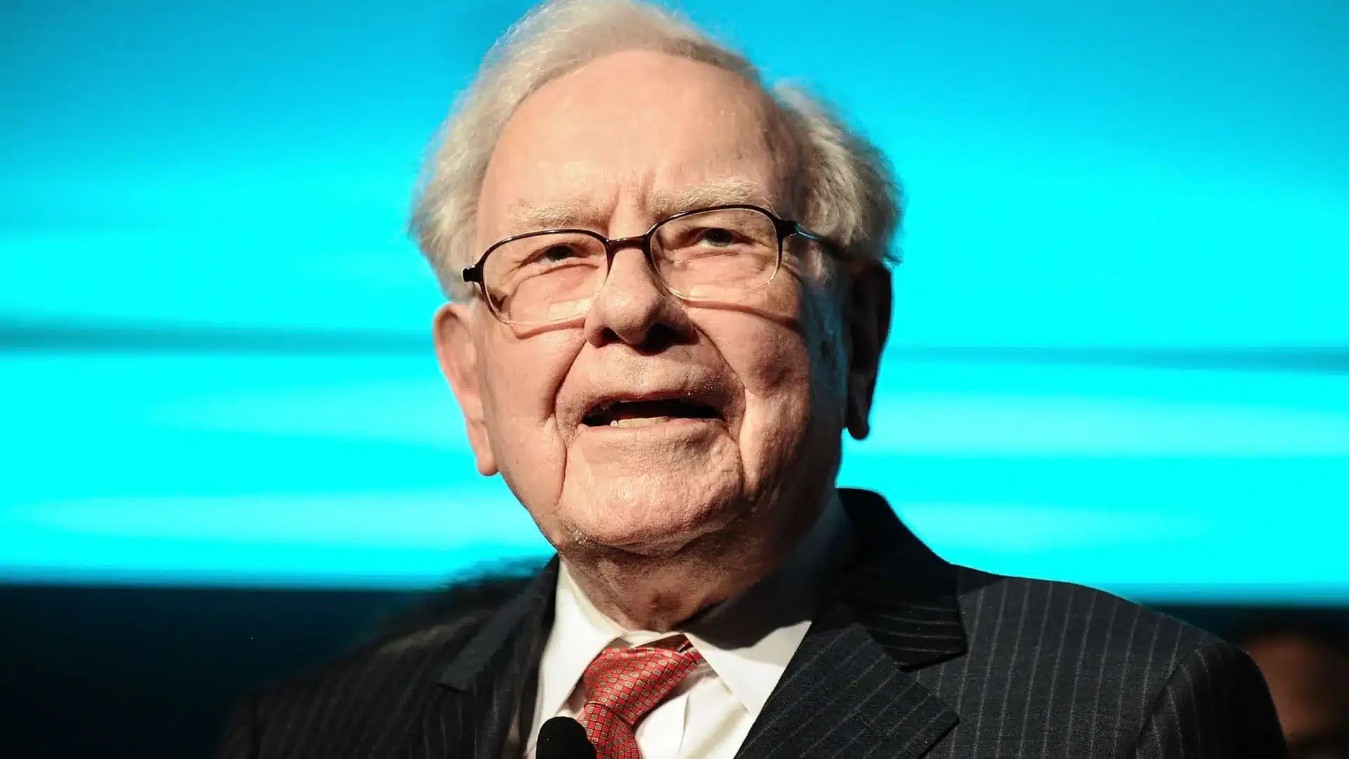 "Beaucoup trop tôt". Warren Buffett dit s'être précipité en vendant Apple