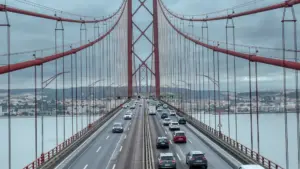 Buzinão sur le pont 25 de Abril contre les prix des carburants (et le service Fertagus)