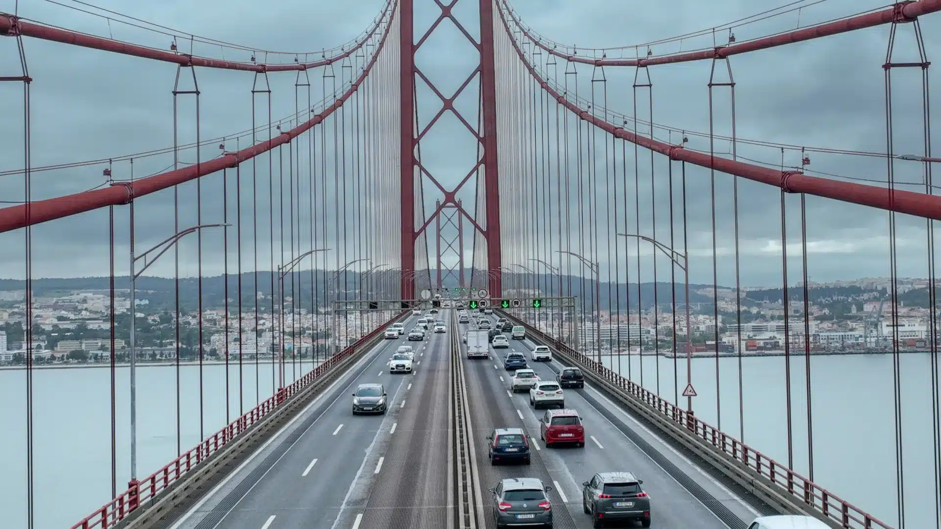 Buzinão sur le pont 25 de Abril contre les prix des carburants (et le service Fertagus)
