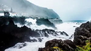 Capitainerie de Funchal prolonge les avis de mauvais temps jusqu'au matin de vendredi.