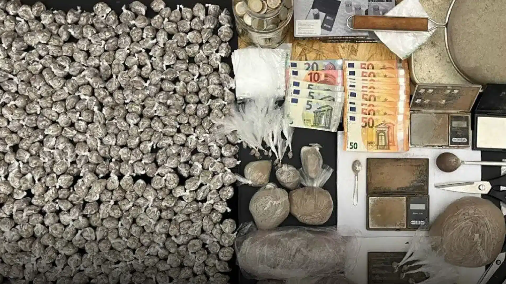 Casal placé en détention provisoire : Saisie de 51 000 doses d'héroïne (et pas seulement)