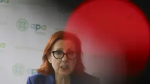 Crise ? "Nous devons réfléchir" à économiser le carburant, l'électricité et le gaz.