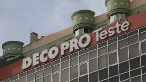 Deco alerte sur les risques de la numérisation du service client.