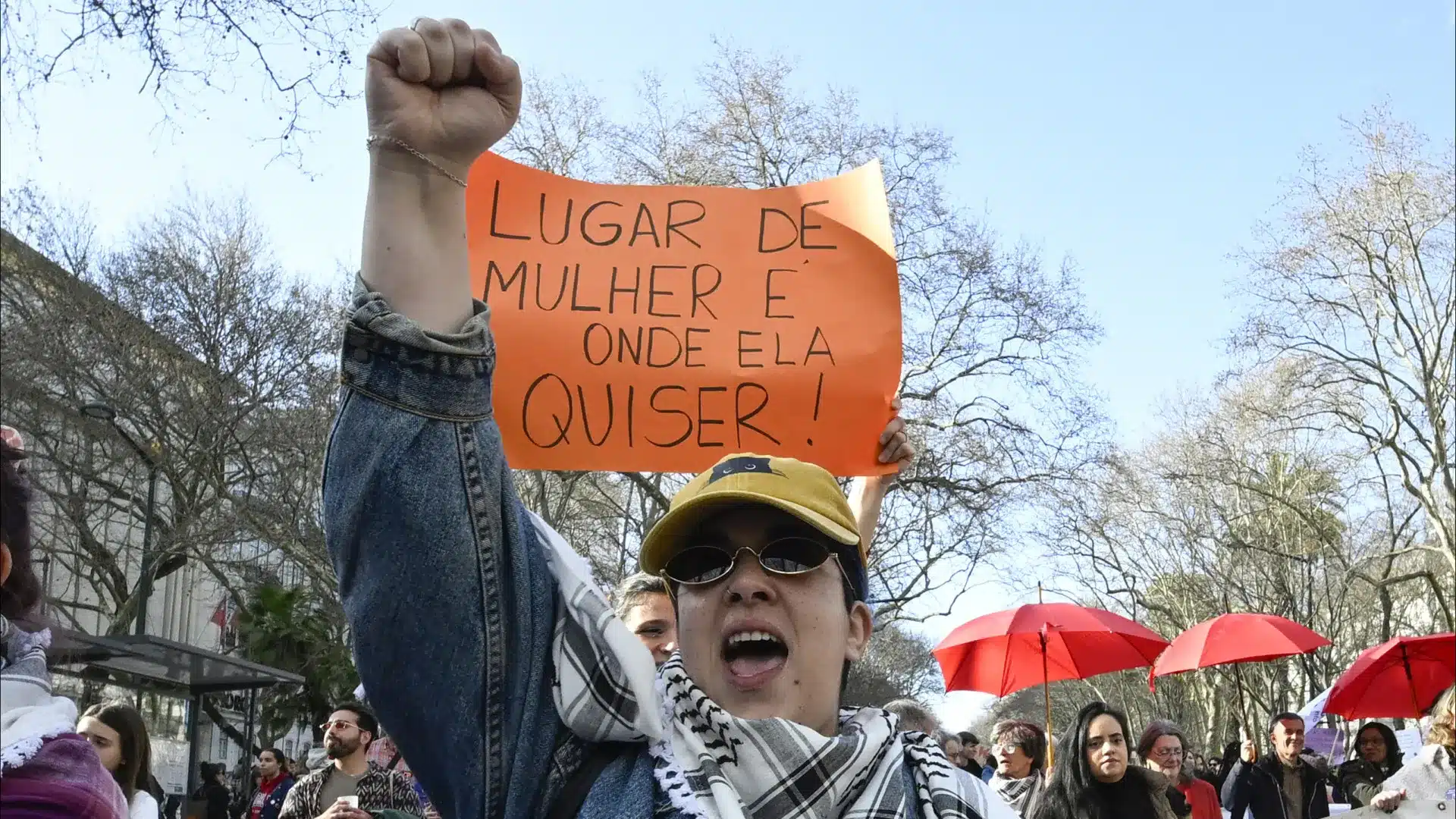 Des milliers de personnes descendent dans le centre de Lisbonne le Jour International de la Femme.