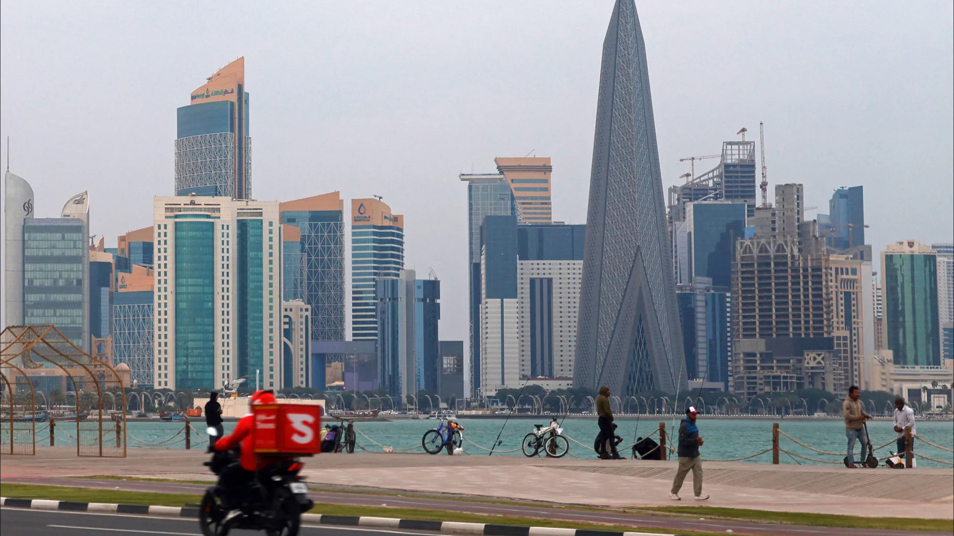 Des Portugais bloqués au Qatar se plaignent du manque de solutions pour partir.