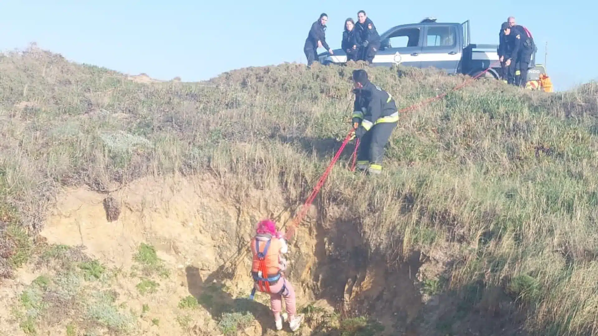 Deux femmes secourues d'une falaise à Porto Covo après la montée de la marée