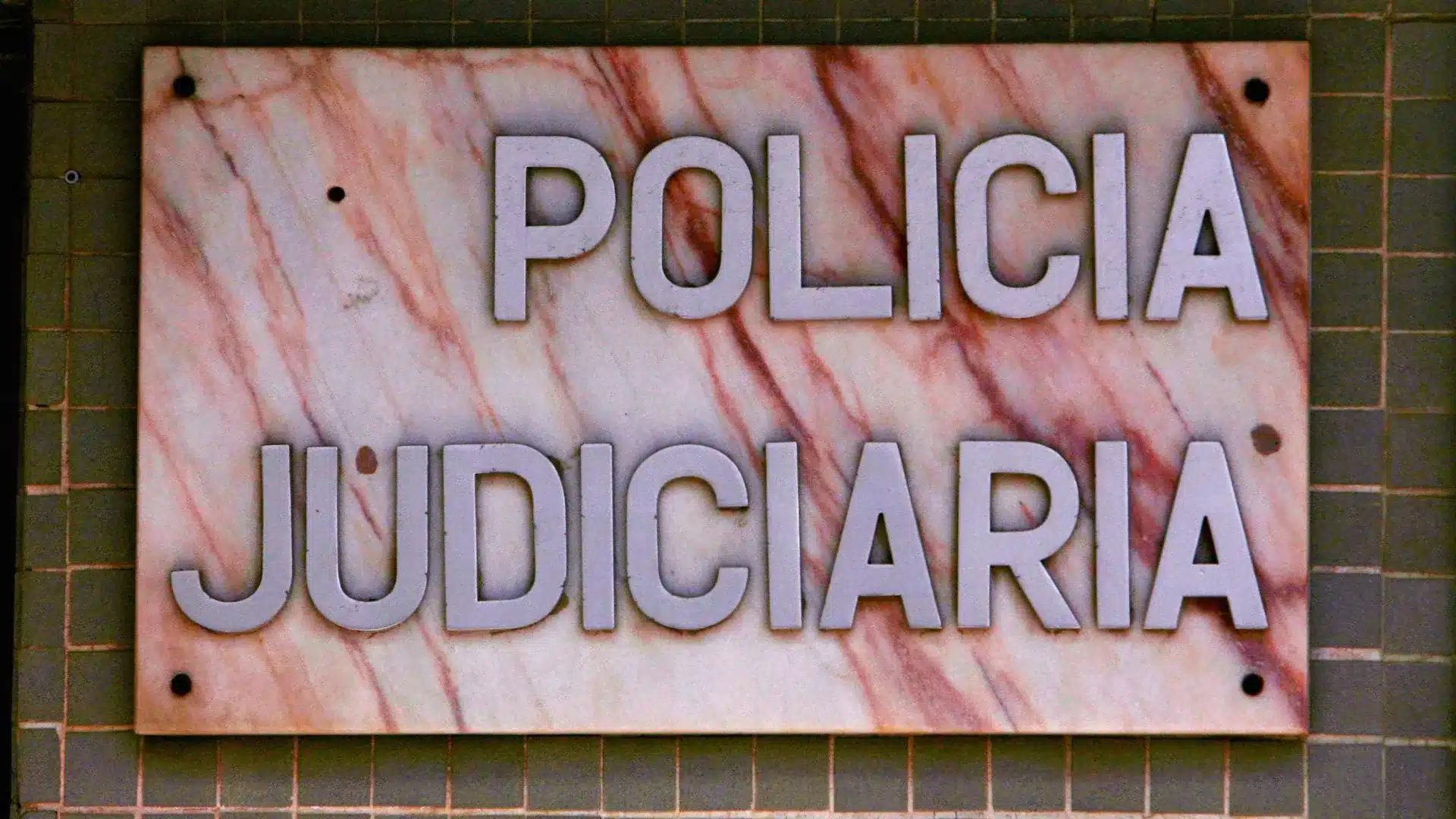 Deux personnes arrêtées pour suspicion de kidnapping, extorsion et vol à Covilhã.