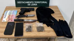 Deux personnes détenues après menace et agression d'un citoyen à Leiria.