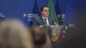 Excedent donne "une marge pour répondre aux crises des tempêtes et de l'Iran".