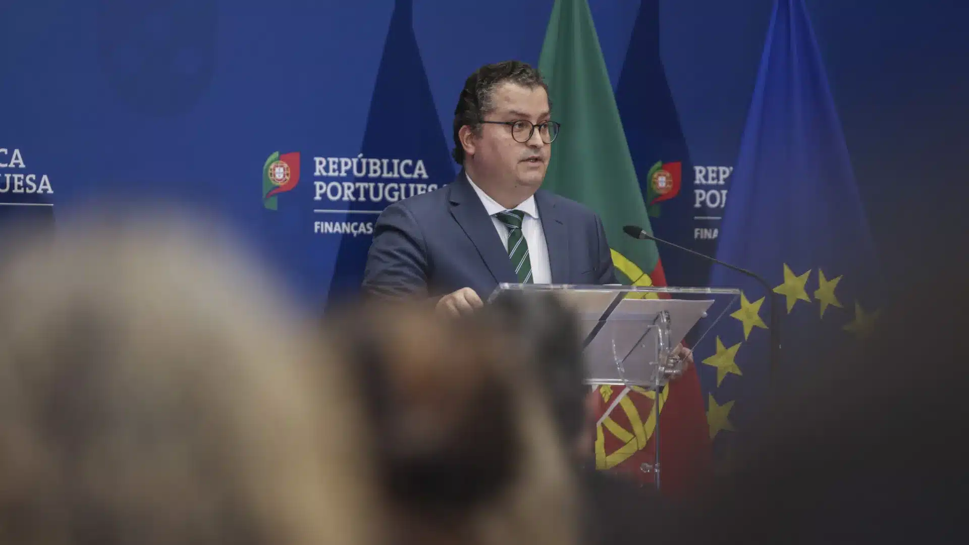 Excedent donne "une marge pour répondre aux crises des tempêtes et de l'Iran".