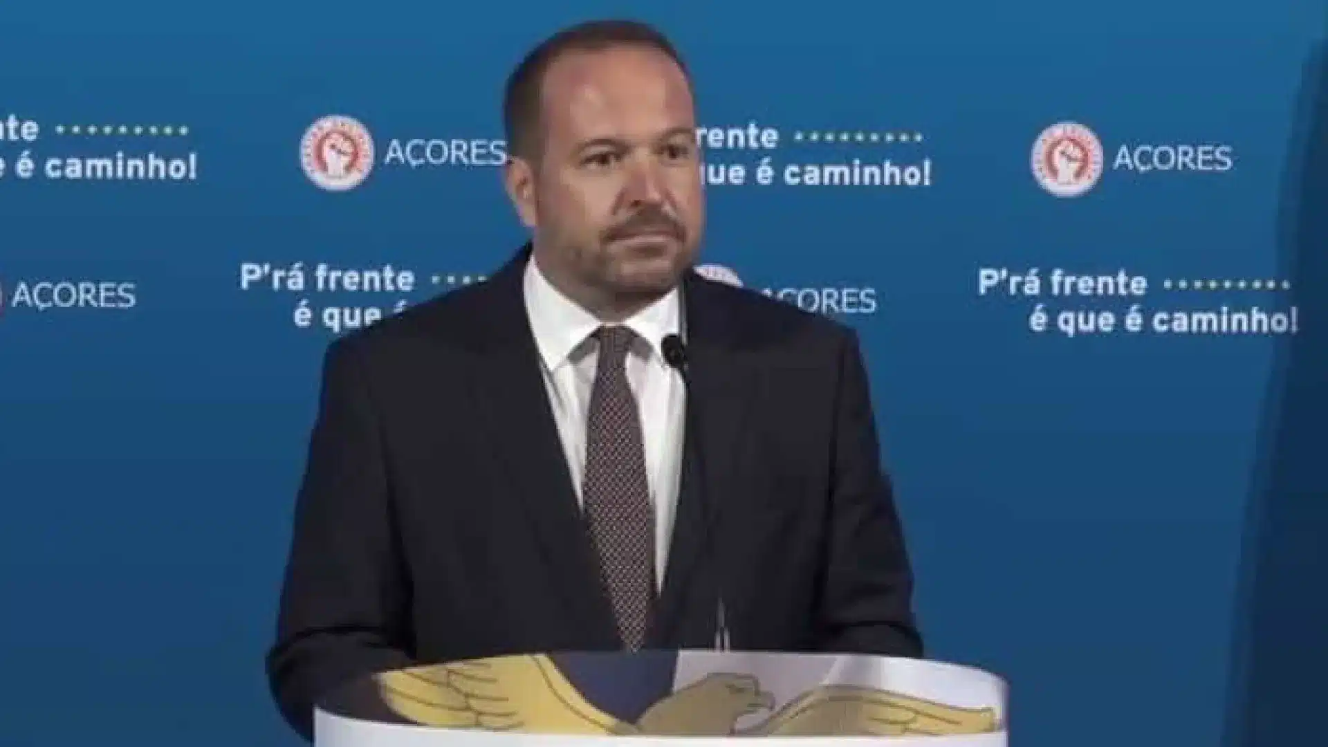 Francisco César accuse le PSD de retarder la solution pour la subvention de mobilité.