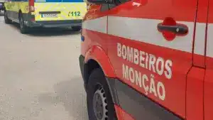 Homme de 64 ans dans un état grave après la sortie de route d'un tracteur à Monção.