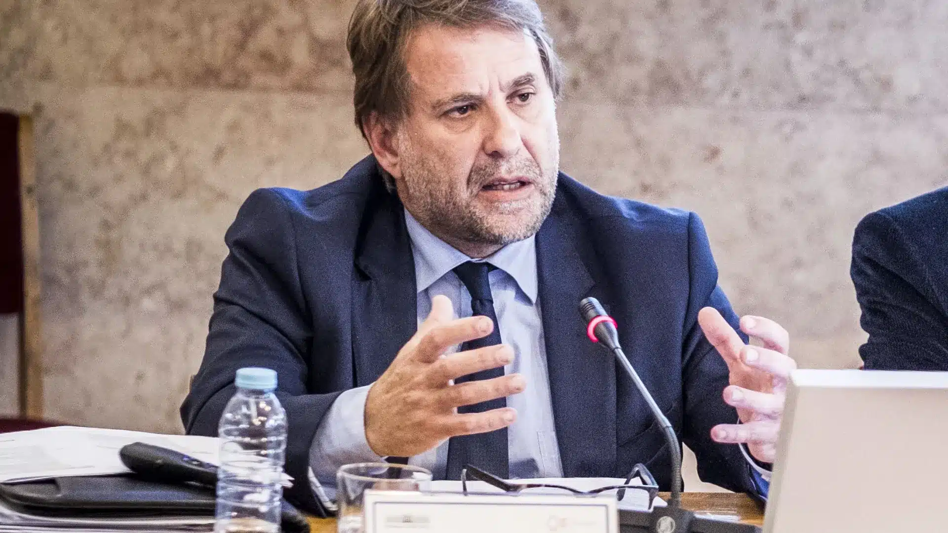 Il doit y avoir des instruments pour mettre fin aux procès qui traînent.