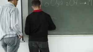 Il y a encore des élèves sans ordinateur attribué après six mois de cours.