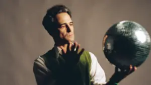 "Je ne cherche pas à faire des critiques. L'art, moins il est politique, mieux c'est."