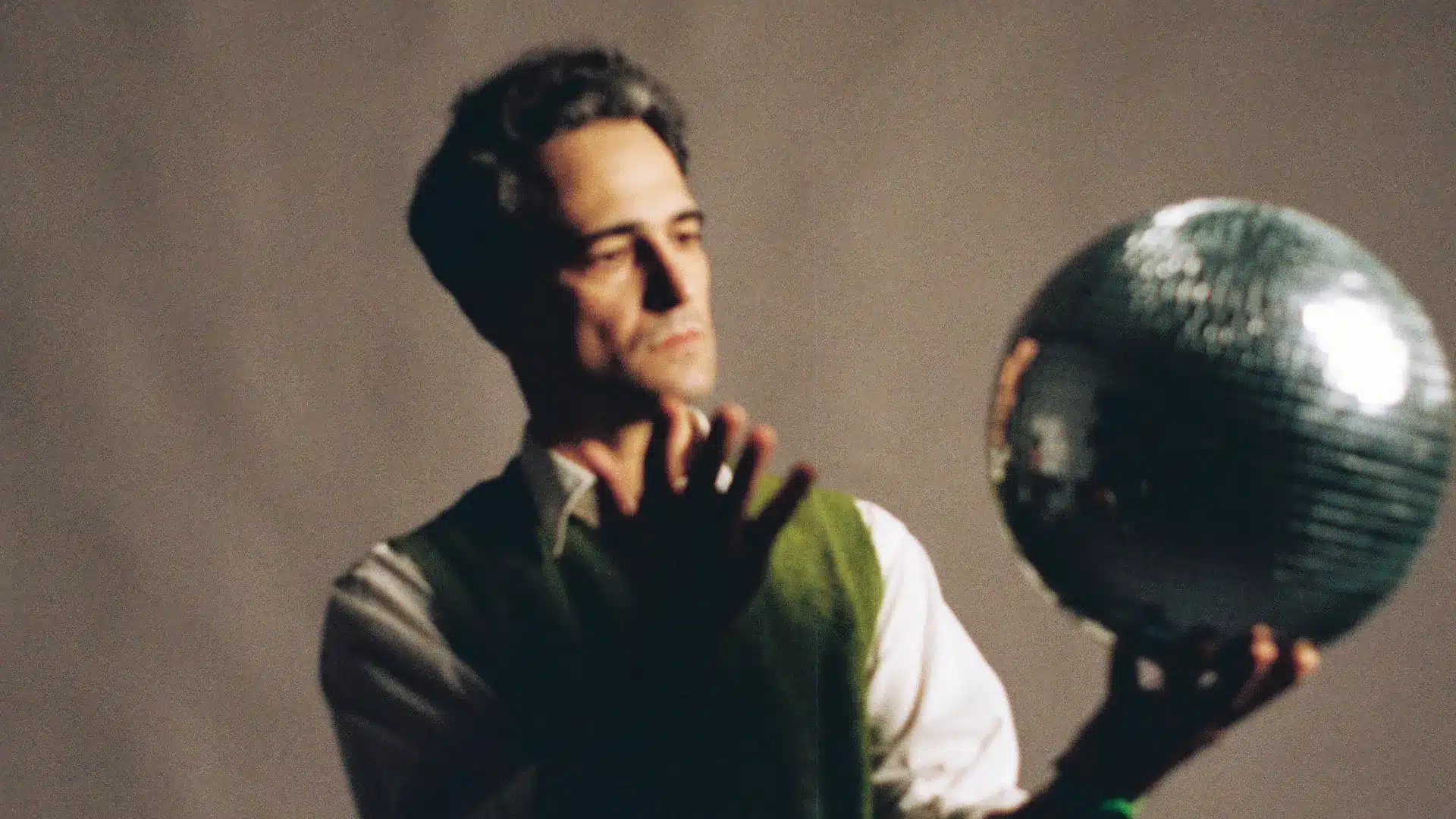 "Je ne cherche pas à faire des critiques. L'art, moins il est politique, mieux c'est."