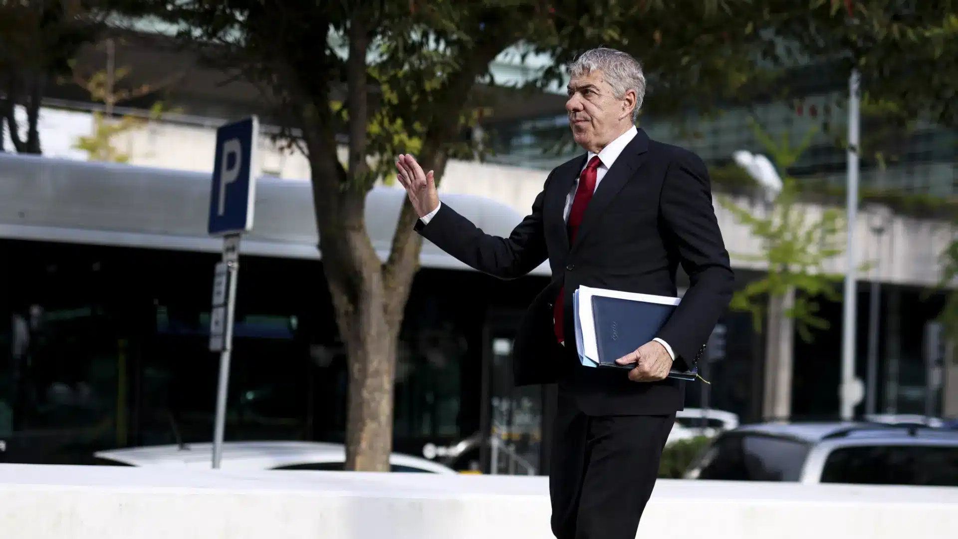 José Sócrates avec deux avocats commis d'office nommés séparément