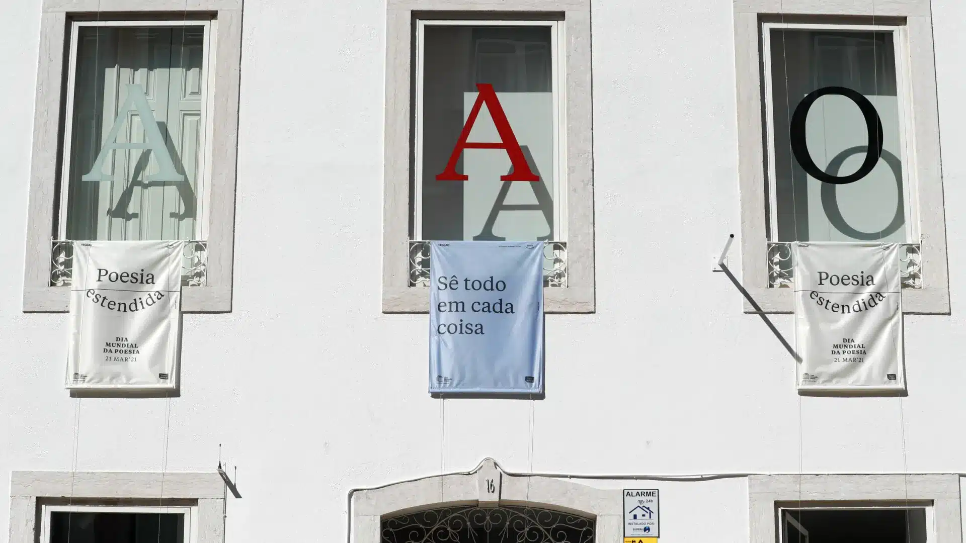 Journée mondiale de la poésie célébrée avec des tertres, des lectures, des jeux, de la musique et du cinéma