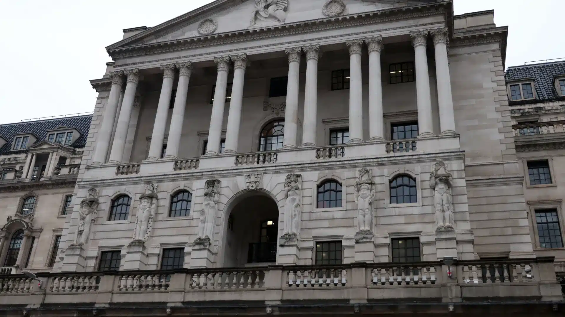 La Banque d'Angleterre maintient son taux directeur principal à 3,75 %