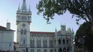 La Câmara de Sintra augmente les prix du stationnement et étend les tarifs aux plages.