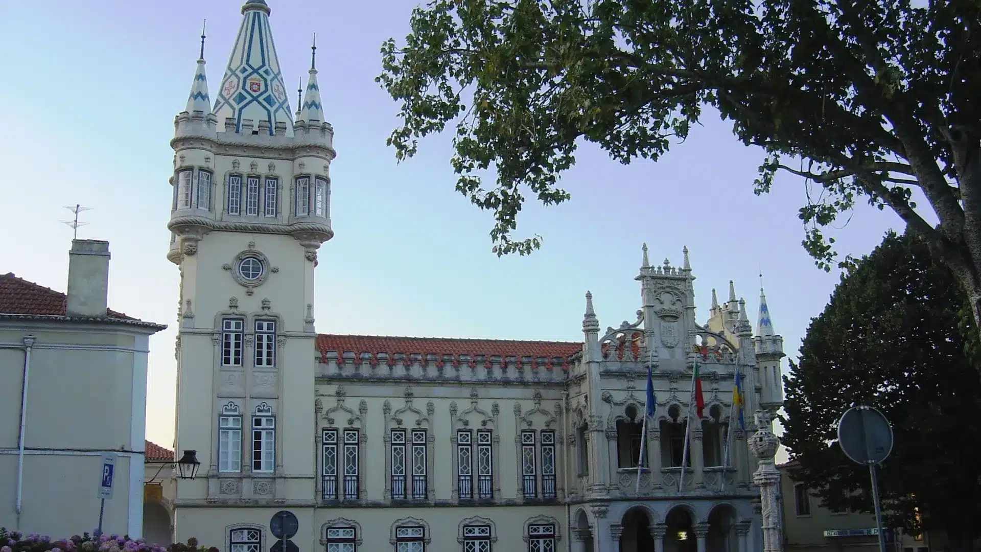 La Câmara de Sintra augmente les prix du stationnement et étend les tarifs aux plages.