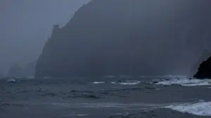 La capitainerie de Funchal prolonge les avertissements jusqu'à 6h jeudi.