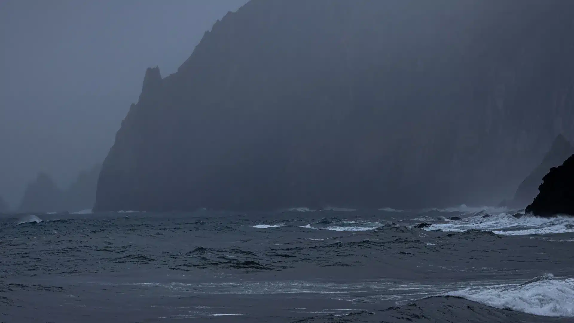 La capitainerie de Funchal prolonge les avertissements jusqu'à 6h jeudi.