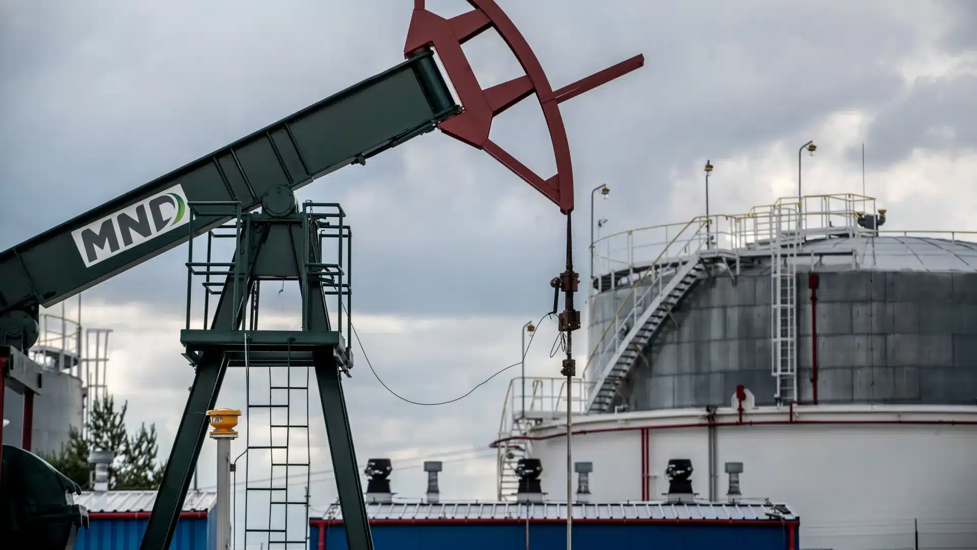 La cotation du Brent pour livraison en mai augmente de 3,20 % à 103,42 dollars.