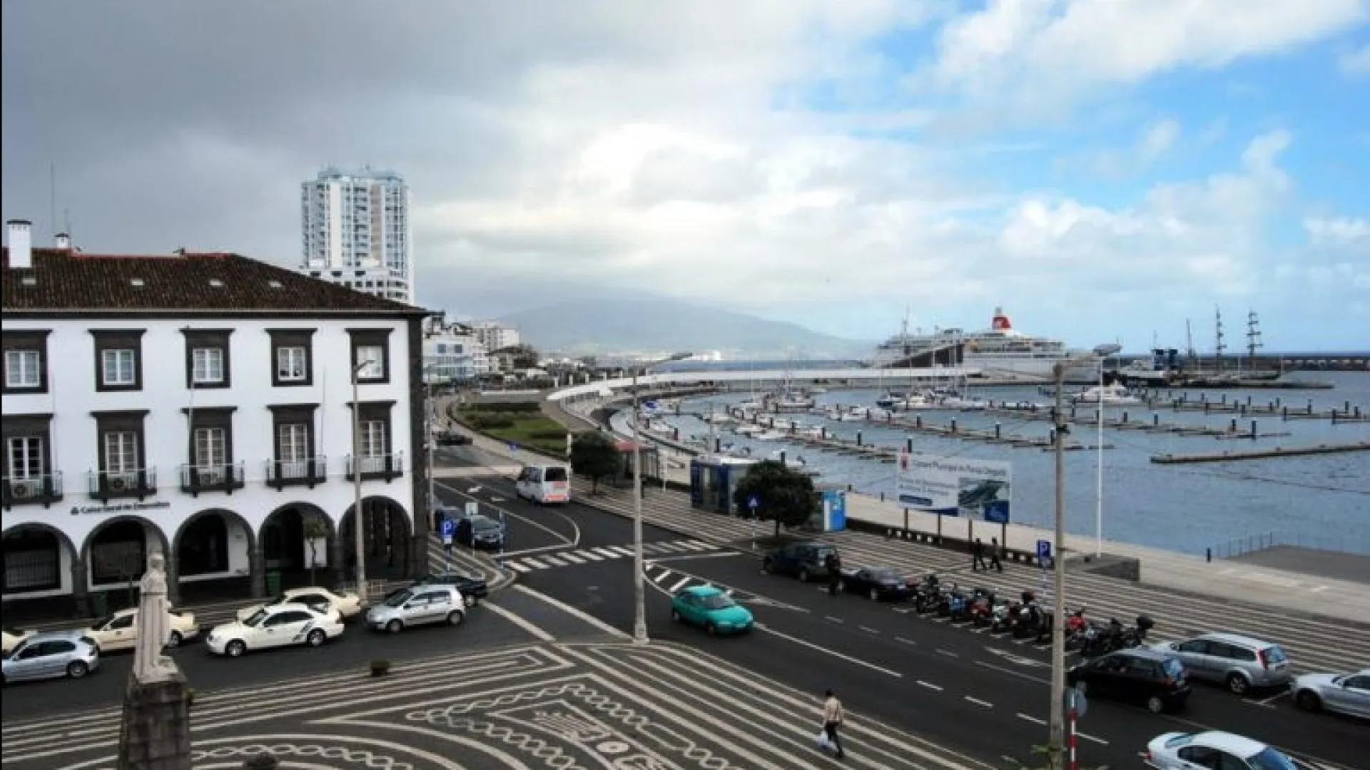 La dépression polaire Thérèse provoque 50 incidents aux Açores.