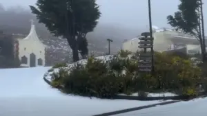 La dépression Regina laisse les montagnes de Madère peintes en blanc.